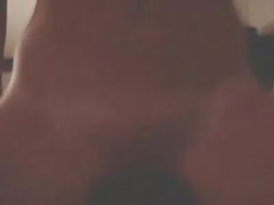 కెన్నెడీ లీ తన ప్రొఫెసర్ డిక్‌ను పీలుస్తోంది