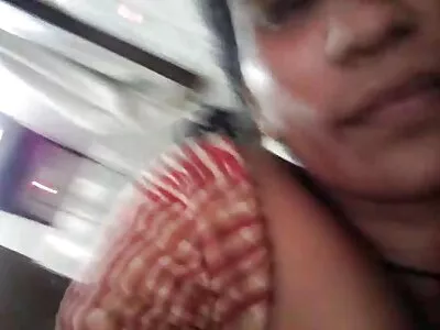 POV లో జిల్ కాసిడీ రాక్ హార్డ్ కాక్‌కు సేవలు అందిస్తుంది