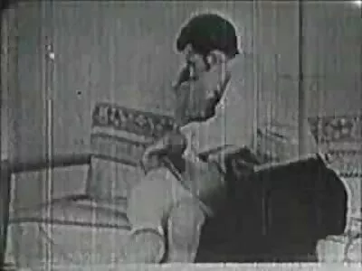 పెటిట్ అందమైన పడుచుపిల్ల కెల్లీ స్లాట్ ఆమె గట్టి పాయువును కొట్టింది